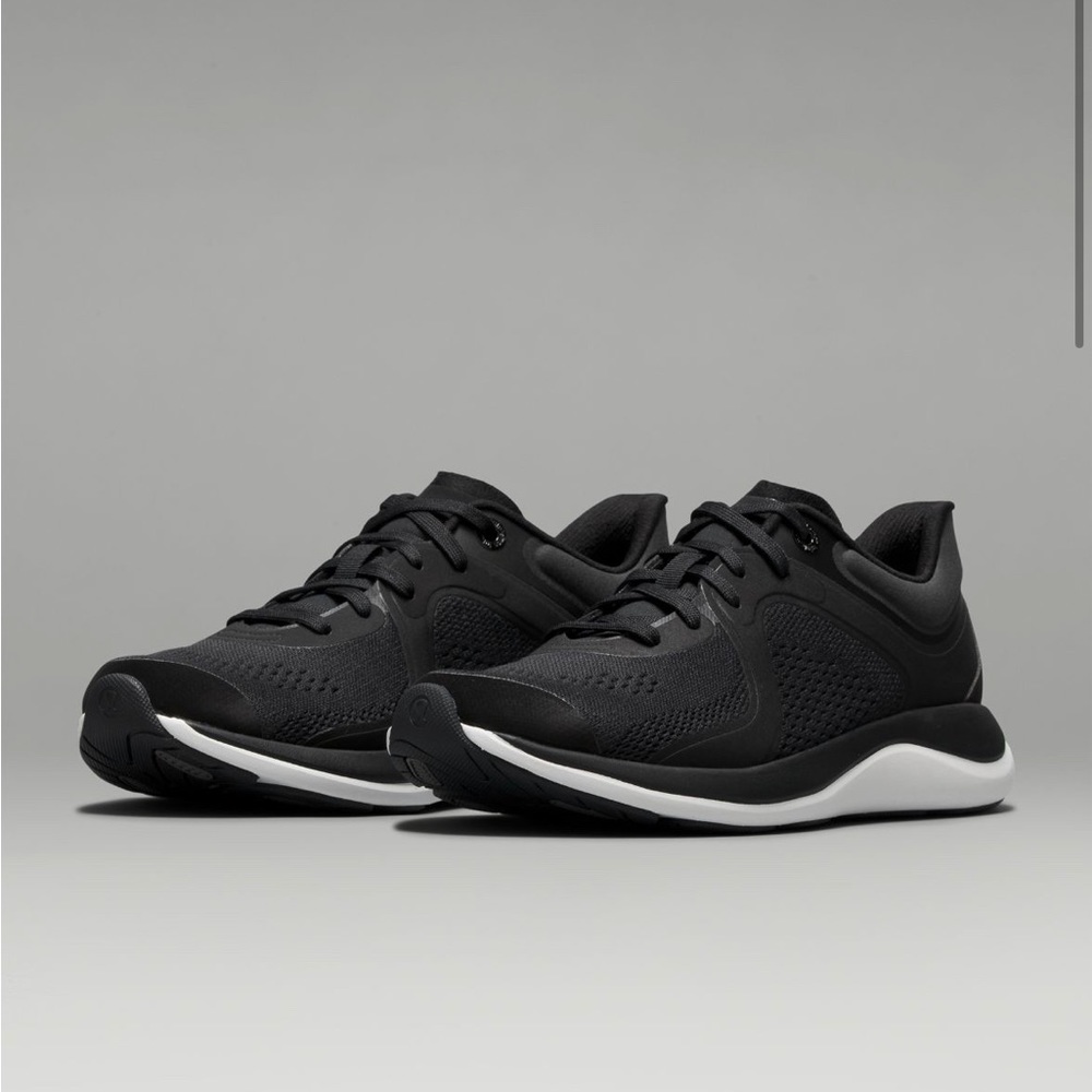 Lululemon Women’s Chargefeel Low Women’s Workout Shoes in Black Size 8